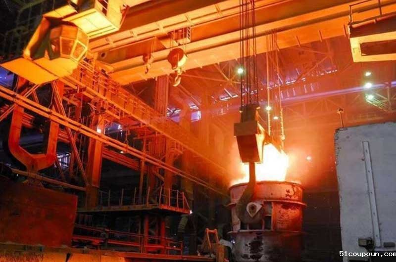 冶金吊：熔炉之上的钢铁舞者